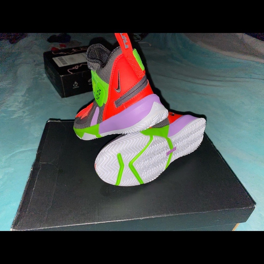 Lebrons Shoes